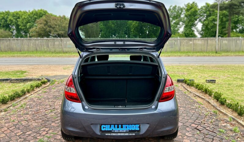 
								Hyundai i20 1.4 full									