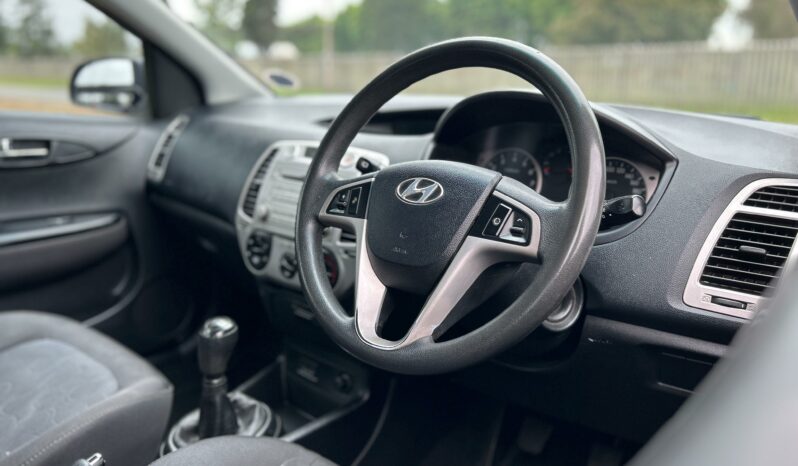 
								Hyundai i20 1.4 full									