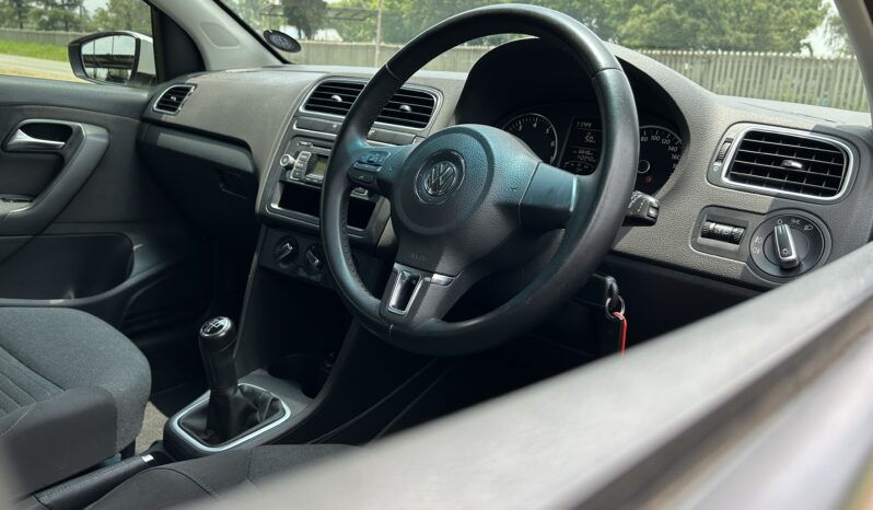 
								Volkswagen Polo 1.6 Comfortline full									