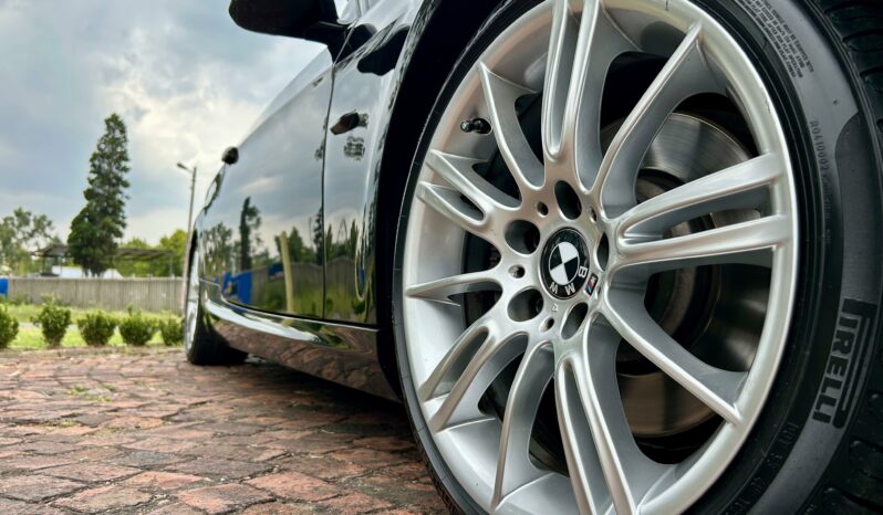 
								BMW 330i Convertible M Sport full									