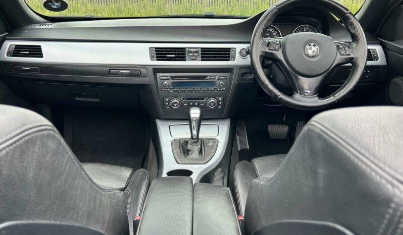 
								BMW 330i Convertible M Sport full									