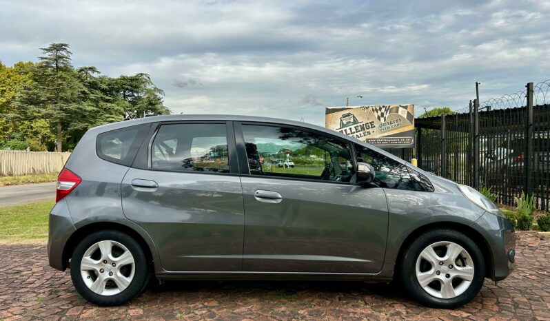 
								Honda Jazz 1.5 Executive full									