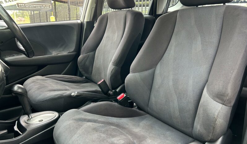 
								Honda Jazz 1.5i EX full									