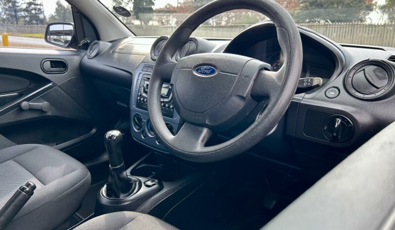 
								Ford Figo 1.4 Ambiente full									