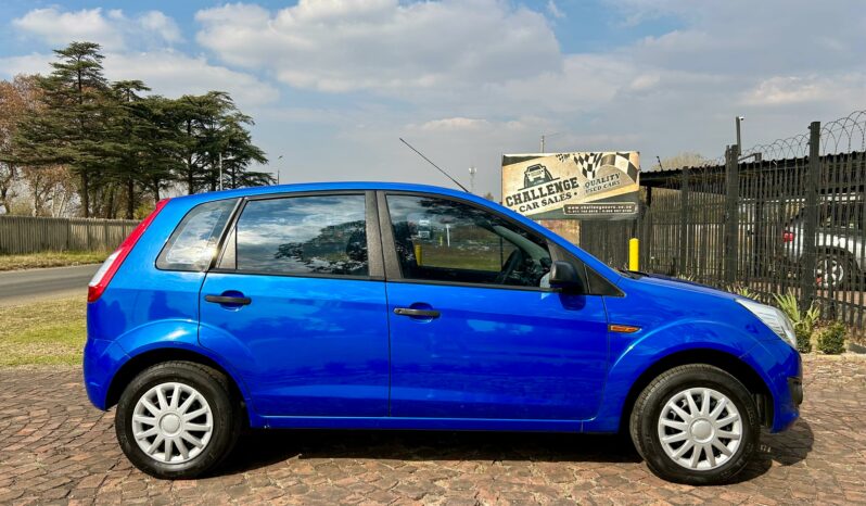 
								Ford Figo 1.4 Ambiente full									