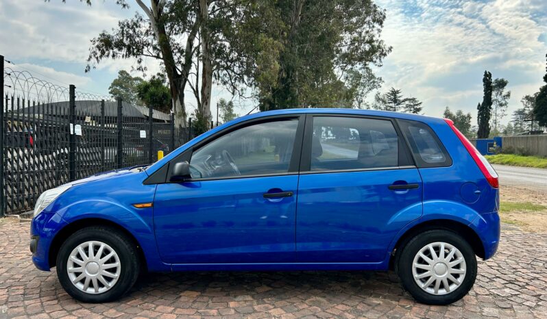
								Ford Figo 1.4 Ambiente full									