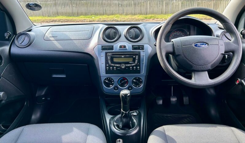 
								Ford Figo 1.4 Ambiente full									