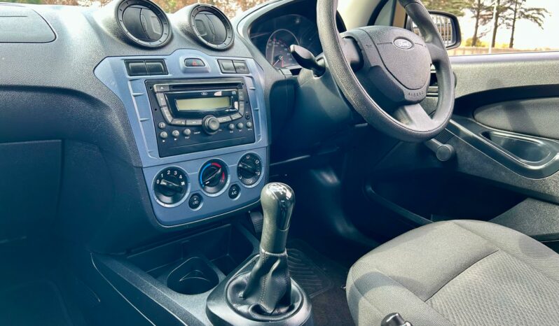 
								Ford Figo 1.4 Ambiente full									