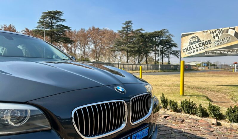 
								BMW 5 Series 523i Auto full									