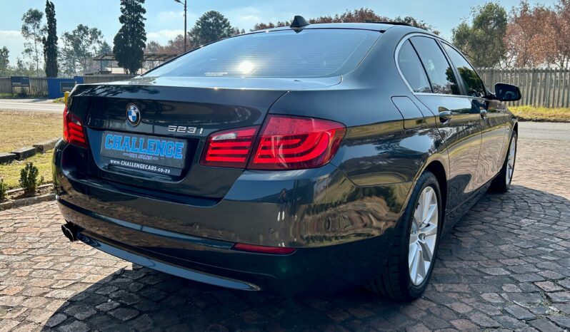 
								BMW 5 Series 523i Auto full									
