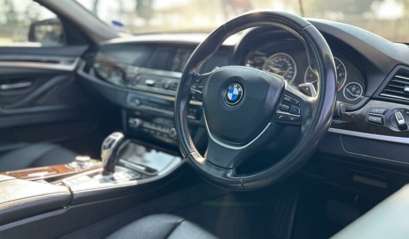 
								BMW 5 Series 523i Auto full									