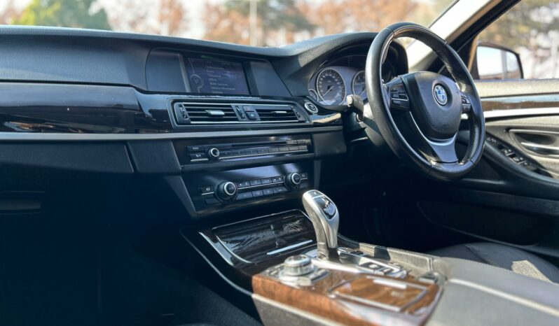 
								BMW 5 Series 523i Auto full									
