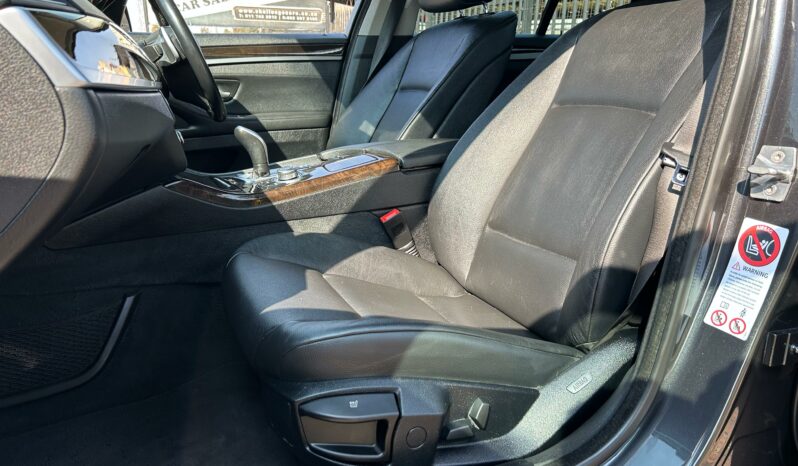
								BMW 5 Series 523i Auto full									
