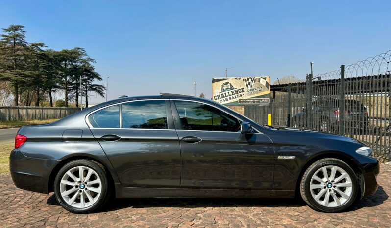 
								BMW 5 Series 523i Auto full									