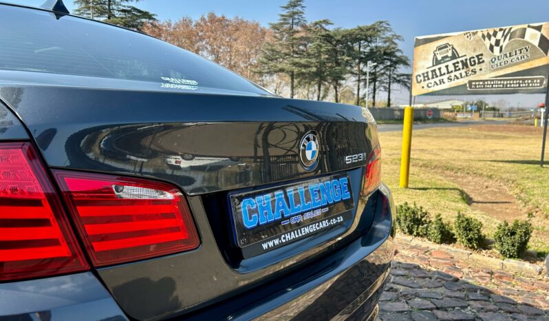 
								BMW 5 Series 523i Auto full									