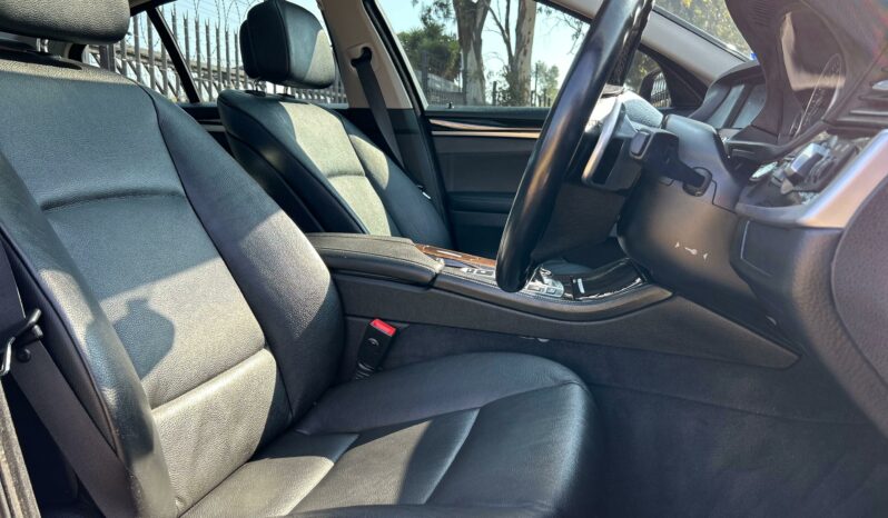 
								BMW 5 Series 523i Auto full									