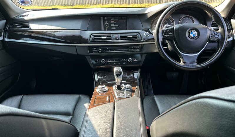 
								BMW 5 Series 523i Auto full									