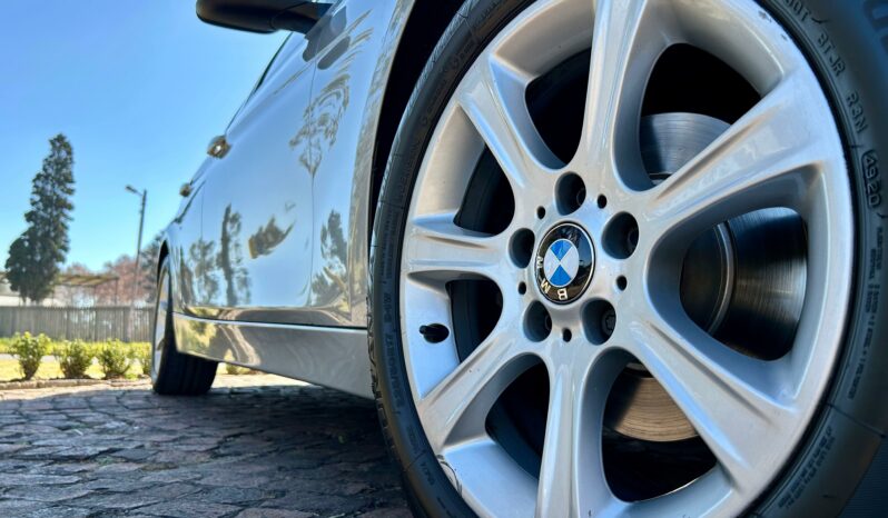 
								BMW 3 Series 320i Auto full									