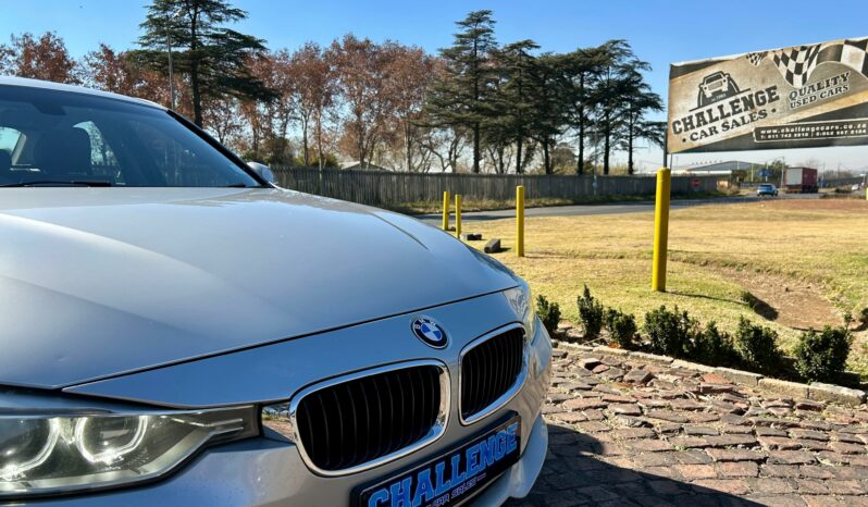 
								BMW 3 Series 320i Auto full									