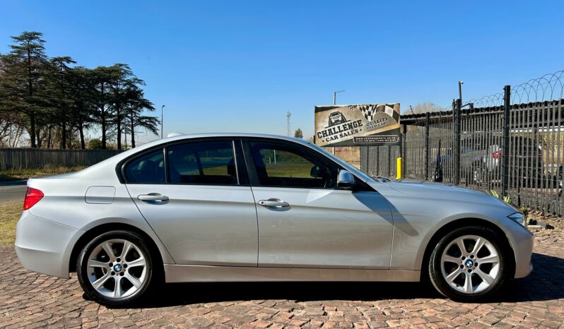 
								BMW 3 Series 320i Auto full									
