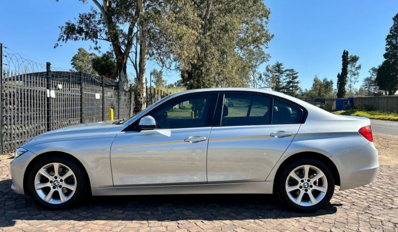 
								BMW 3 Series 320i Auto full									