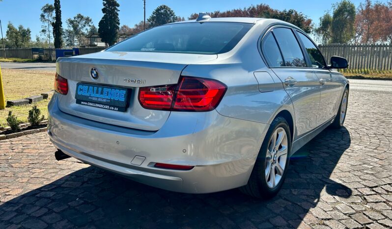 
								BMW 3 Series 320i Auto full									