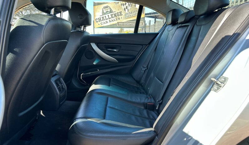 
								BMW 3 Series 320i Auto full									