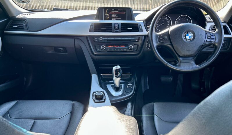 
								BMW 3 Series 320i Auto full									