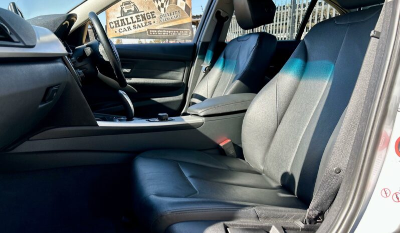 
								BMW 3 Series 320i Auto full									