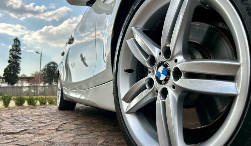 
								BMW 1 Series 130i M Sport full									