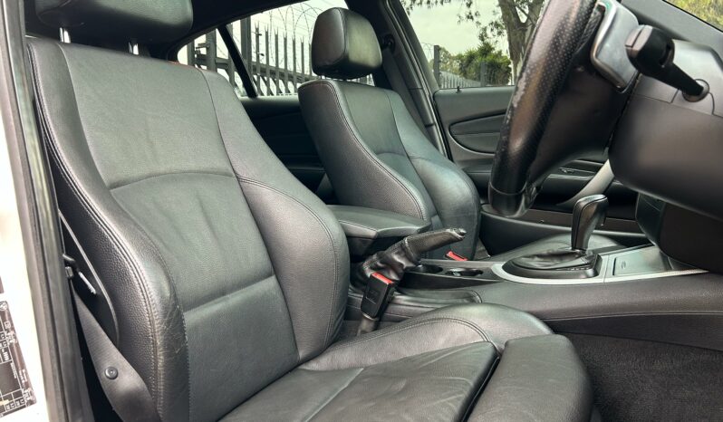 
								BMW 1 Series 130i M Sport full									