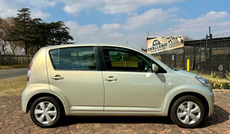 
								Daihatsu Sirion 1.3i full									