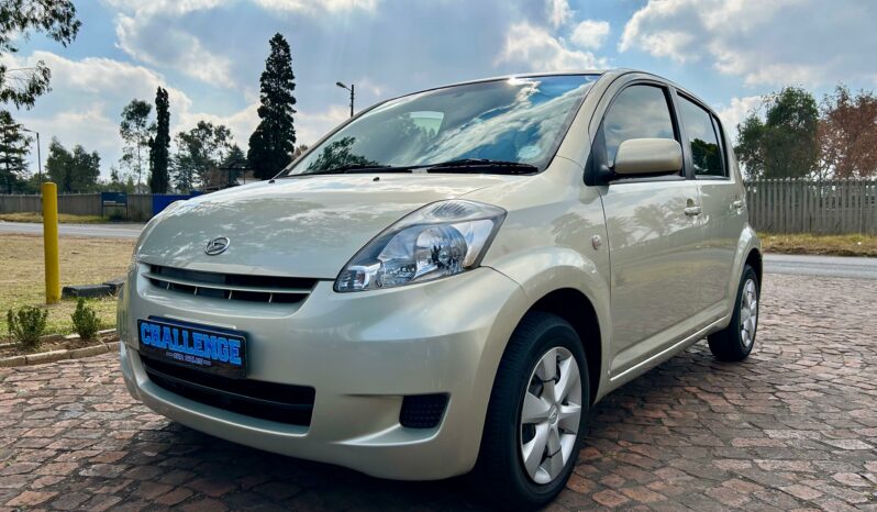 
								Daihatsu Sirion 1.3i full									