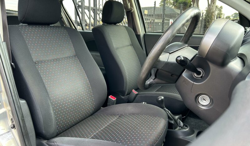 
								Daihatsu Sirion 1.3i full									