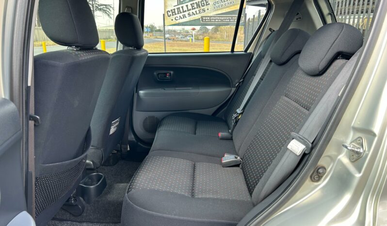 
								Daihatsu Sirion 1.3i full									