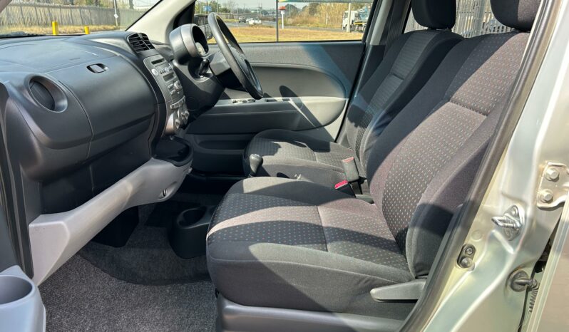 
								Daihatsu Sirion 1.3i full									