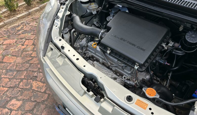 
								Daihatsu Sirion 1.3i full									