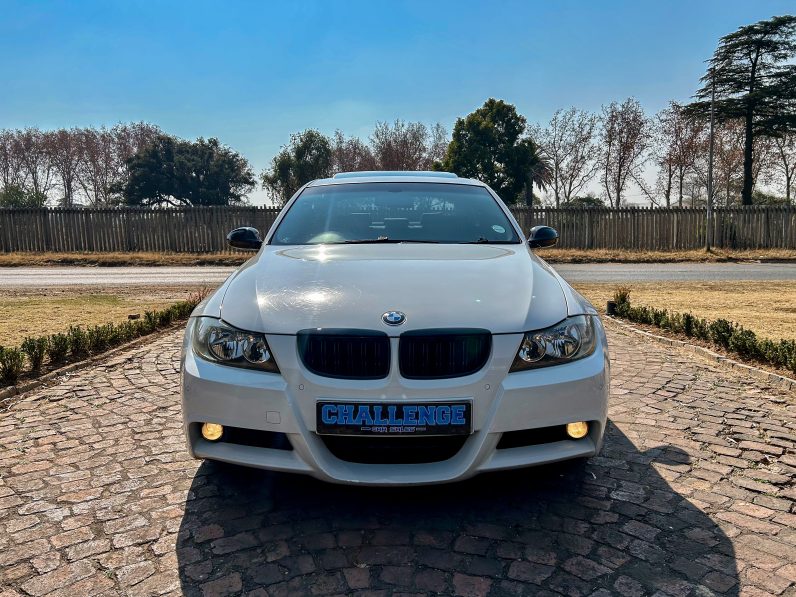 
								BMW 323i M Sport full									