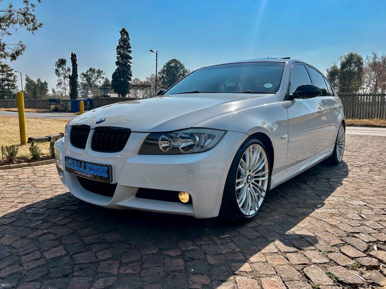 
								BMW 323i M Sport full									