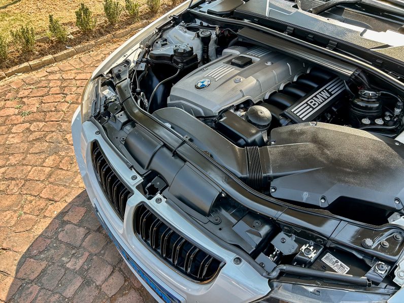 
								BMW 323i M Sport full									