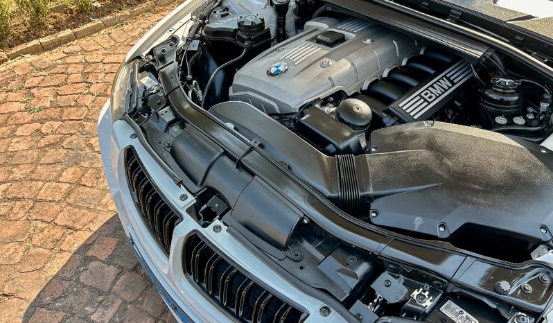 
								BMW 323i M Sport full									