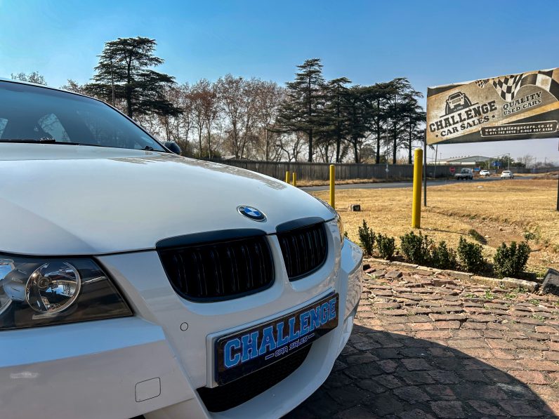 
								BMW 323i M Sport full									