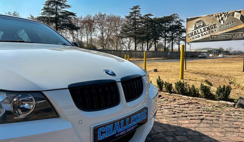 
								BMW 323i M Sport full									