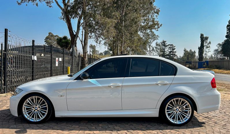 
								BMW 323i M Sport full									