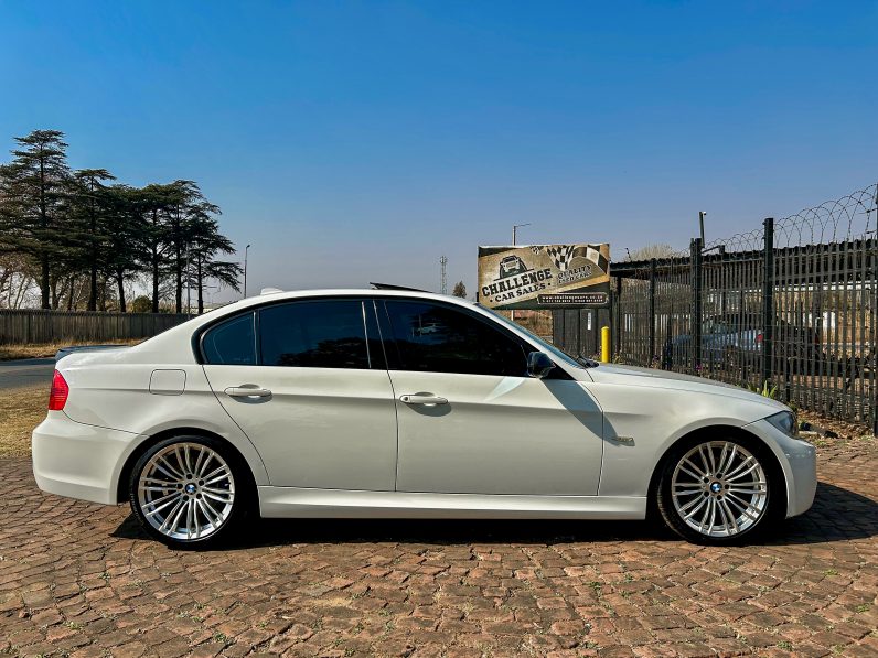 
								BMW 323i M Sport full									