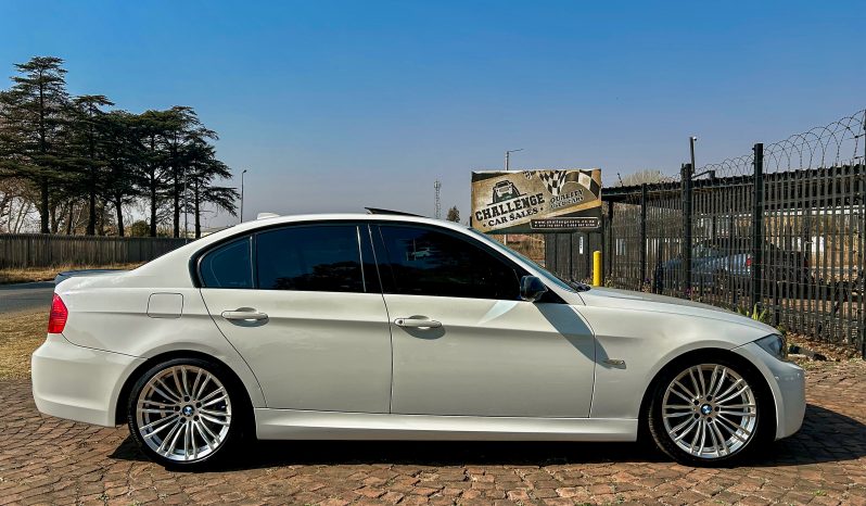 
								BMW 323i M Sport full									