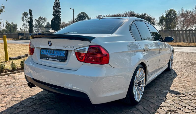 
								BMW 323i M Sport full									