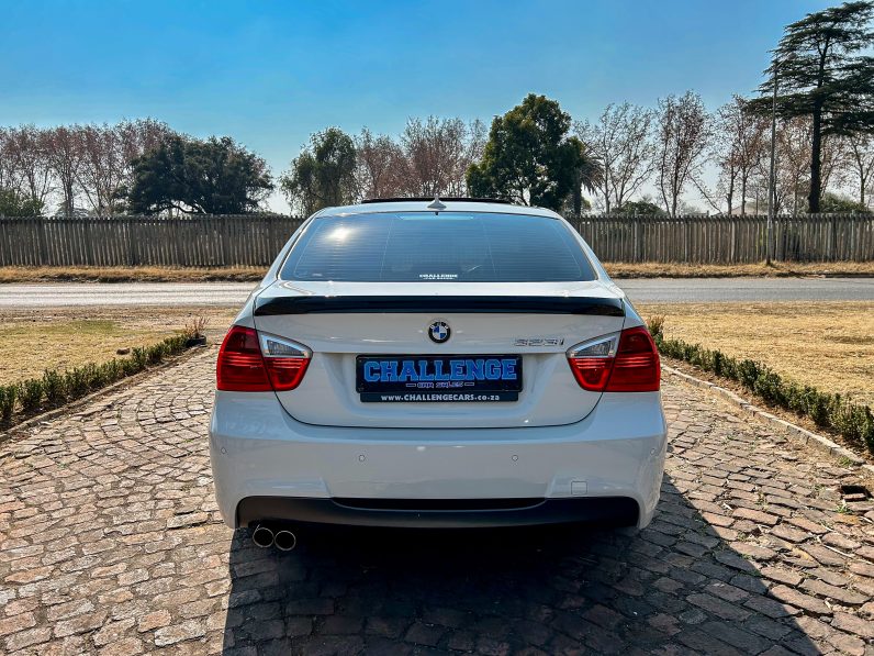 
								BMW 323i M Sport full									