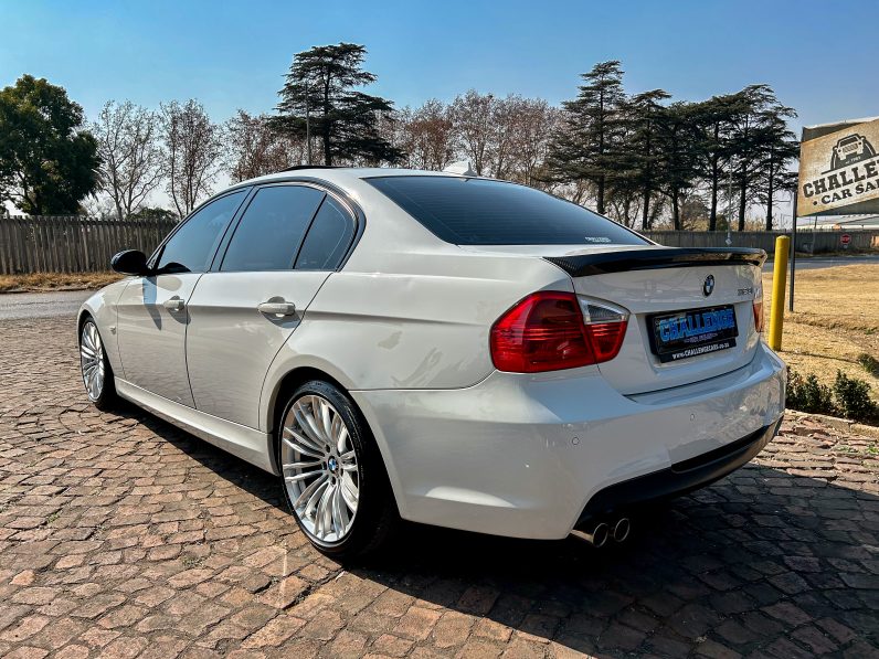 
								BMW 323i M Sport full									