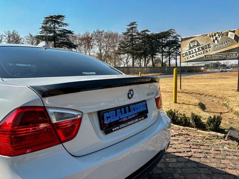 
								BMW 323i M Sport full									